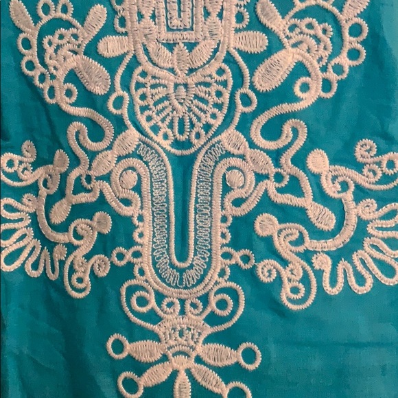 V-Neck - Picture 3 of 6